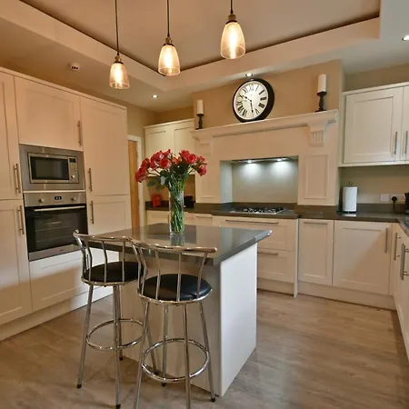 Montrose Heights - 4Bed - 4Bath - Central Burnley Exterior photo