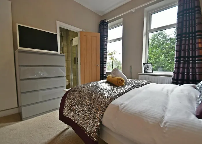 Montrose Heights - 4Bed - 4Bath - Central Burnley