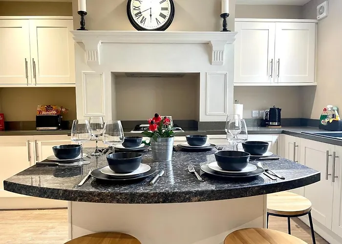 Montrose Heights - 4Bed - 4Bath - Central Burnley