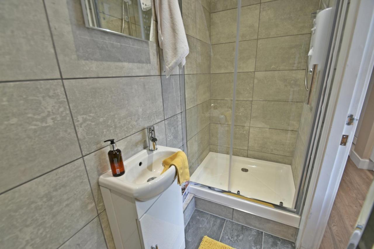 Montrose Heights - 4bed - 4bath -