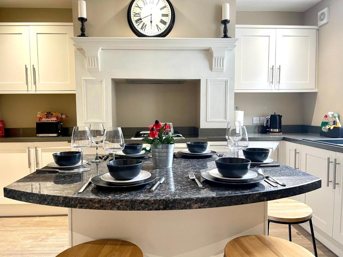 Montrose Heights - 4bed - 4bath -